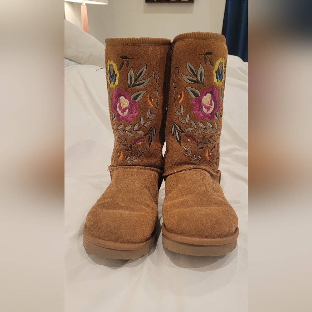 UGG Australia Juliette Embroidered suade boots size 10